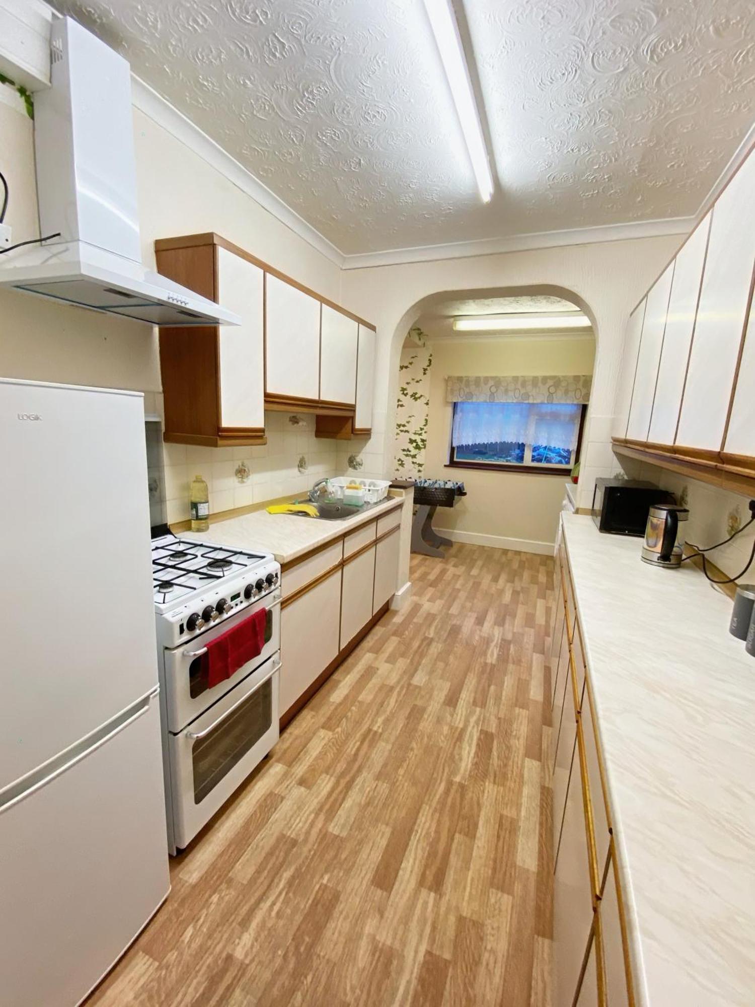 Barking House Sleeps 11 - Parking - Train Tube - Airport * Londres