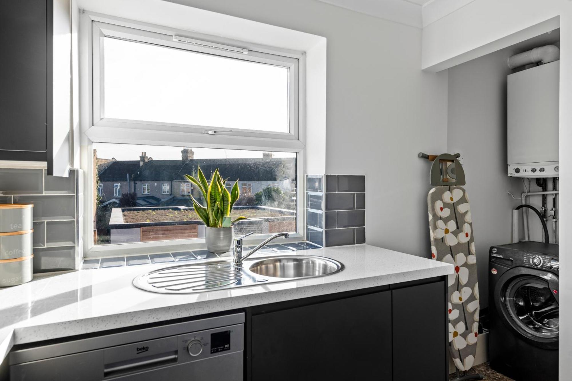 Cosy 2 Bedroom Flat In East Ham, Close To Excel