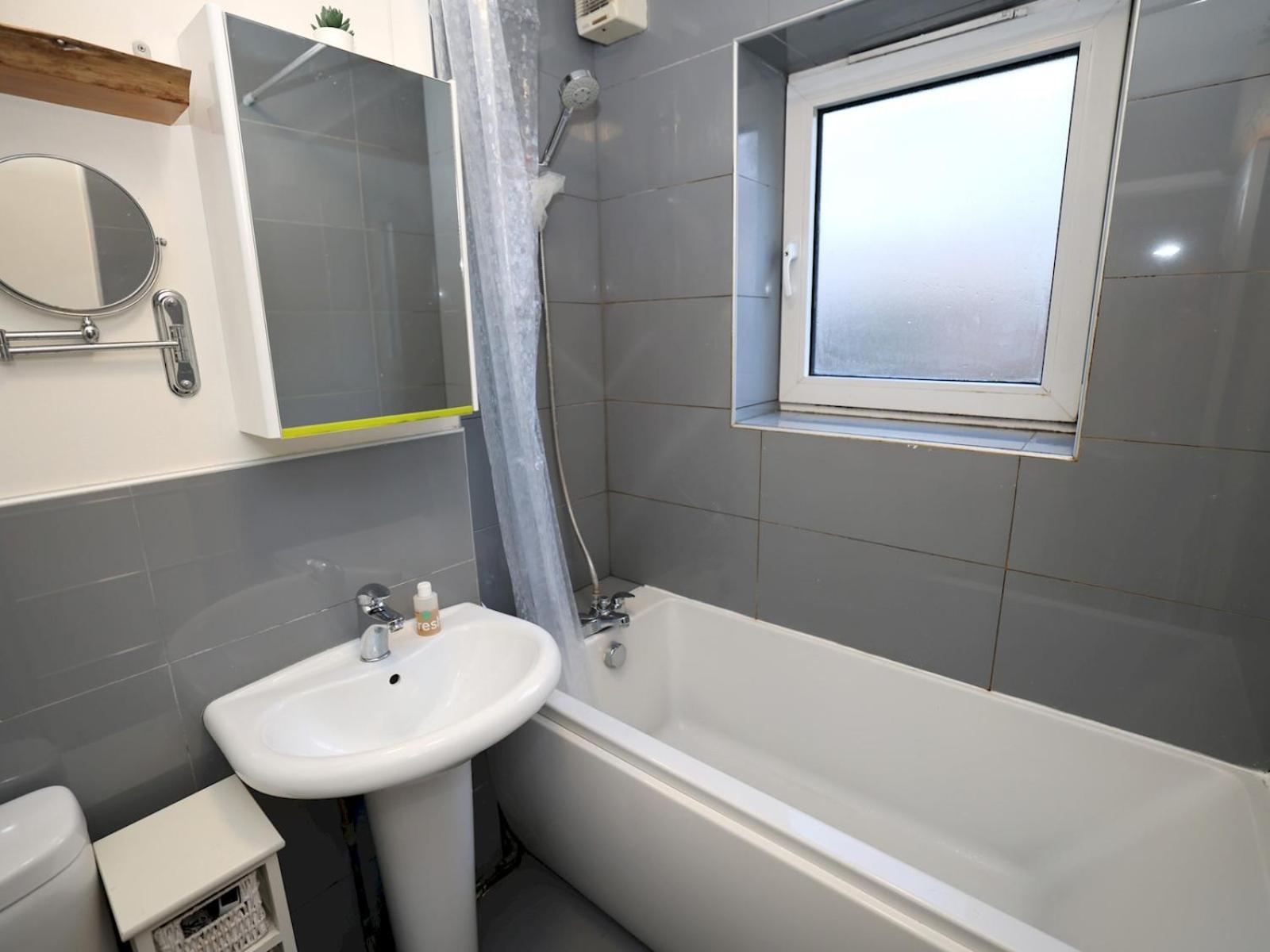Pass The Keys Charming 2 Bed Appartement *
