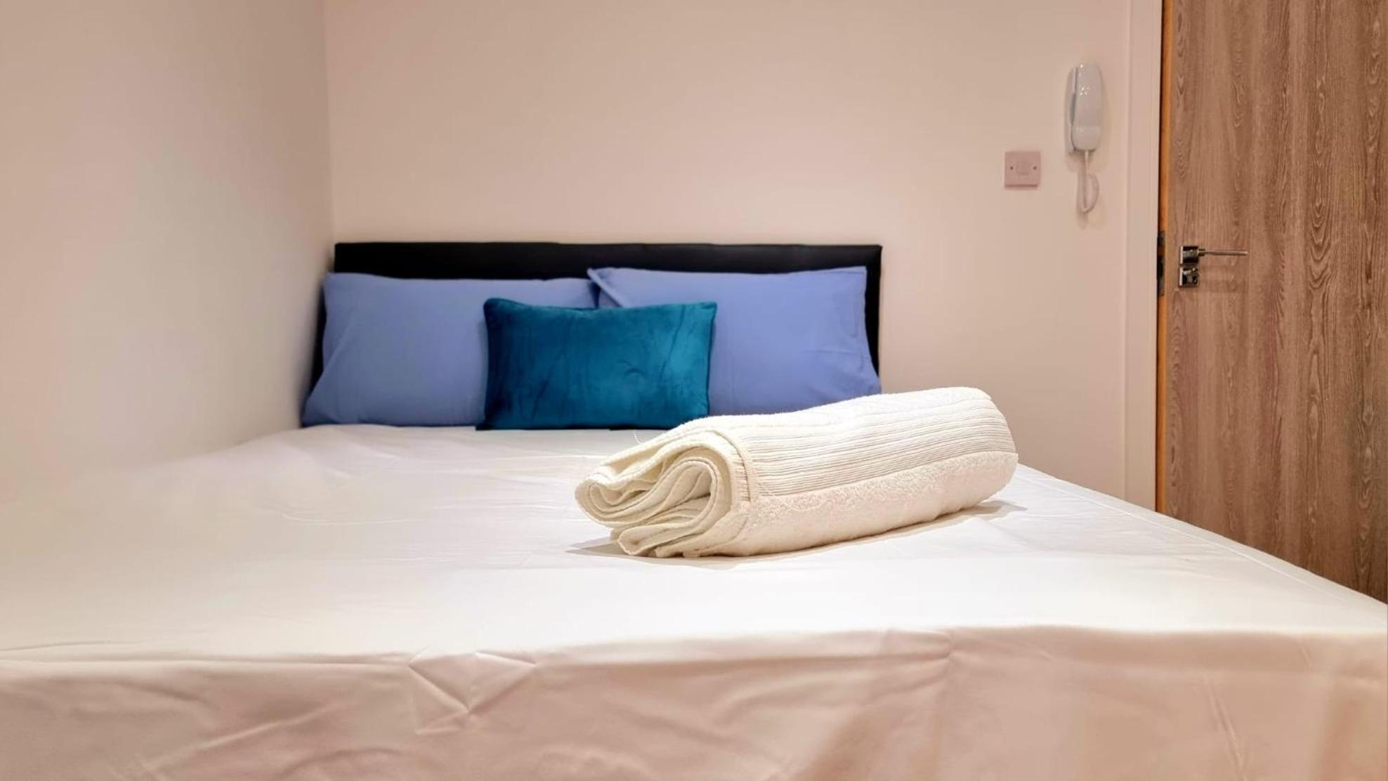 Brand New Collection Of Close To Tube Station Apartment *