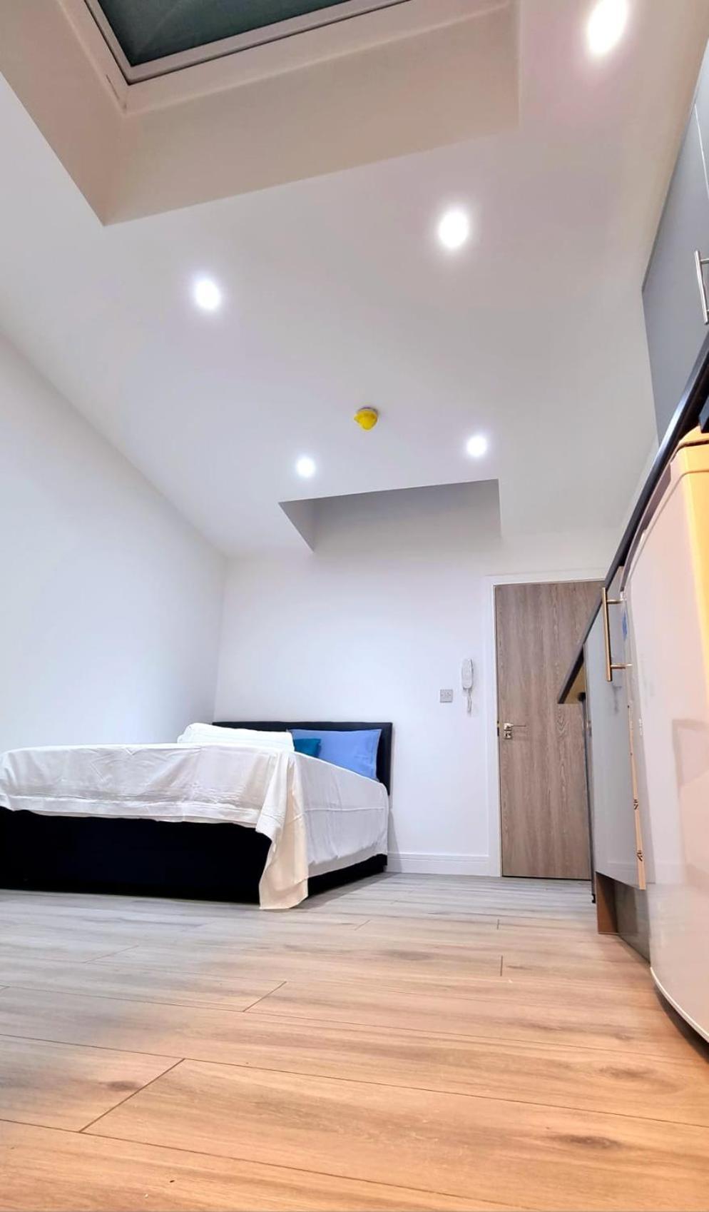 Apartment Brand New Collection Of Close To Tube Station