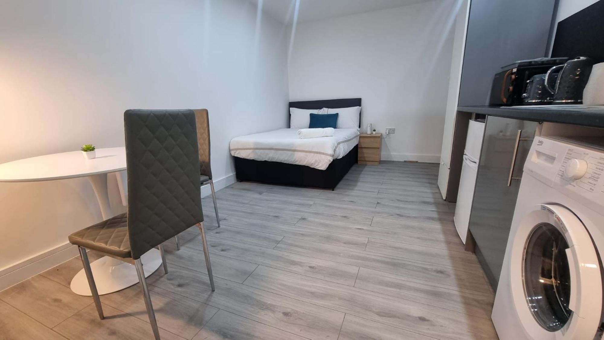 Apartment Brand New Collection Of Close To Tube Station London