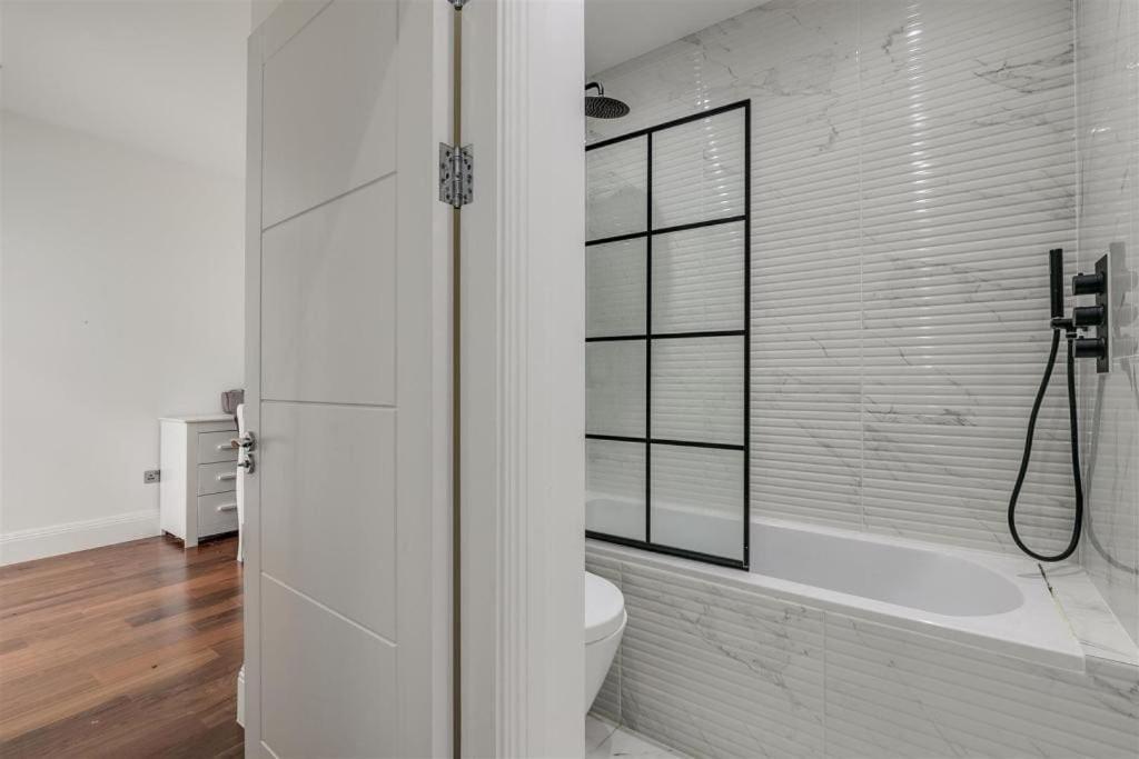 Hébergement de vacances Modern Majesty 3 Bed 3 Bath House In Londres