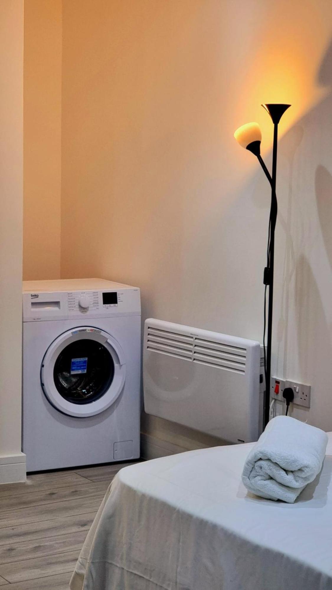Brand New Collection Of Close To Tube Station Apartment *