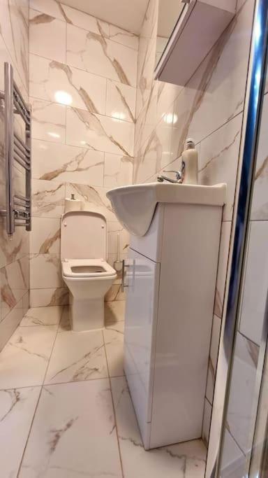 Brand New Collection Of Close To Tube Station Apartamento Londres