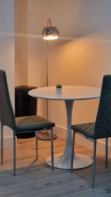 Brand New Collection Of Close To Tube Station Apartment