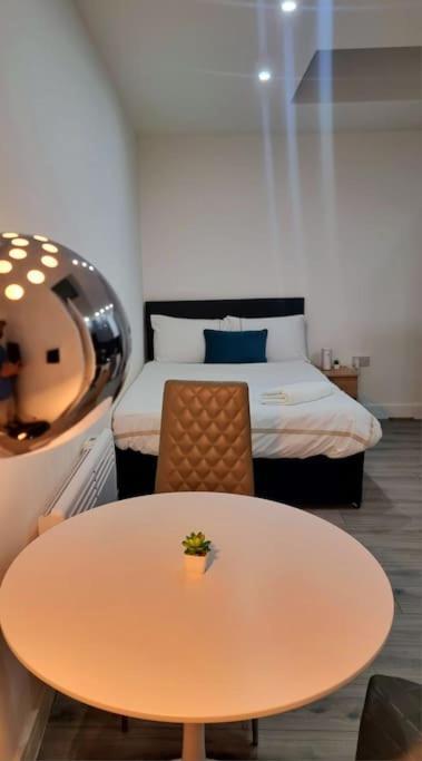 Apartment Brand New Collection Of Close To Tube Station London