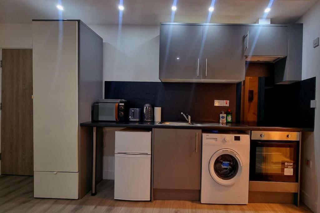 Brand New Collection Of Close To Tube Station Apartment