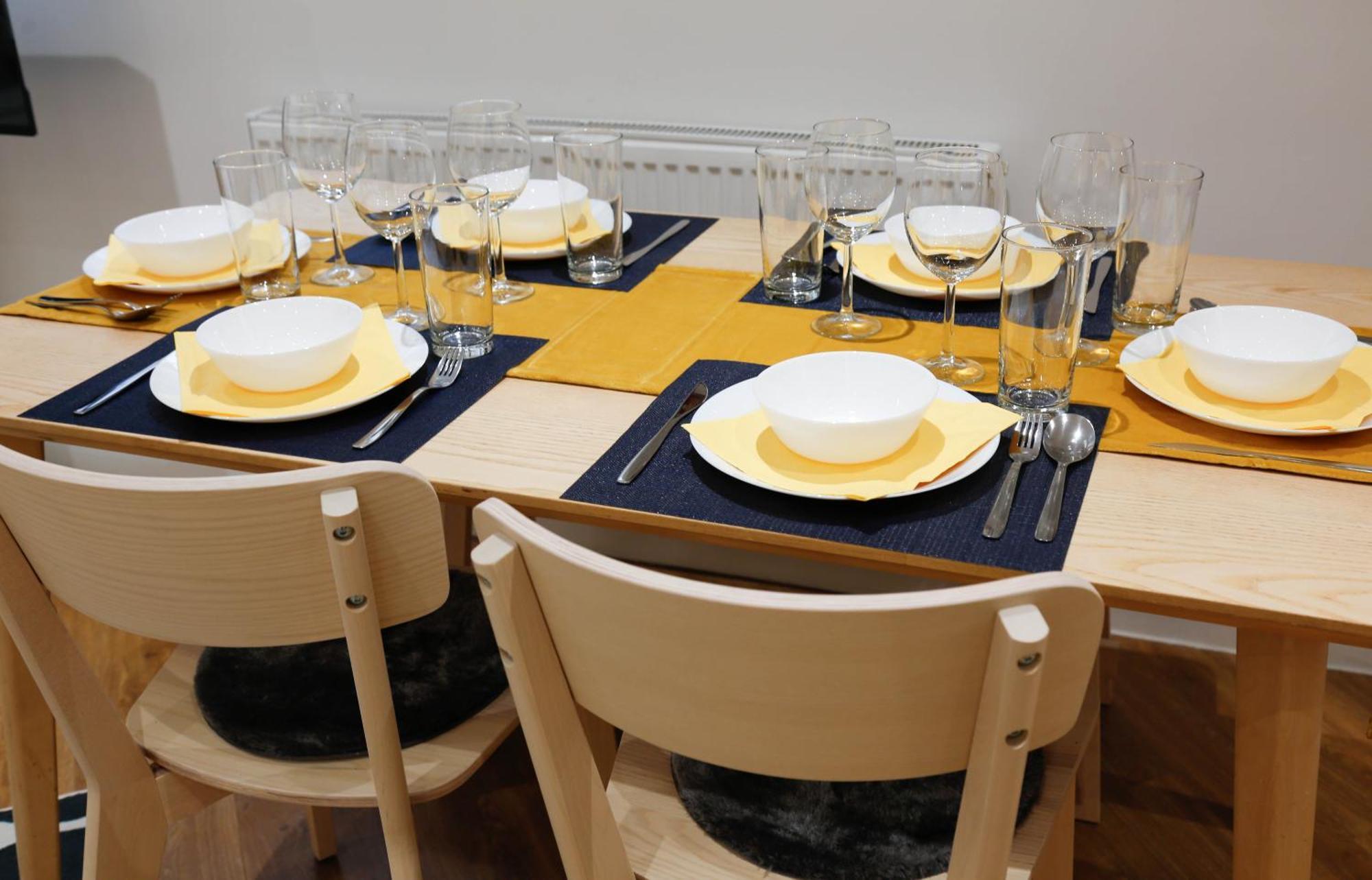 New Luxury In Location Next To Shops, Cafes, Bars & Metro * Londres