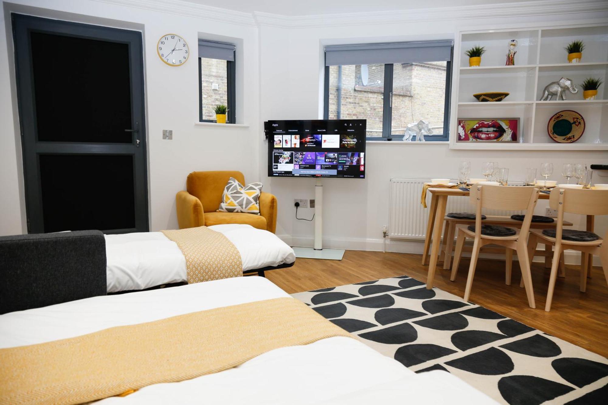 New Luxury In Location Next To Shops, Cafes, Bars & Metro Apartamento