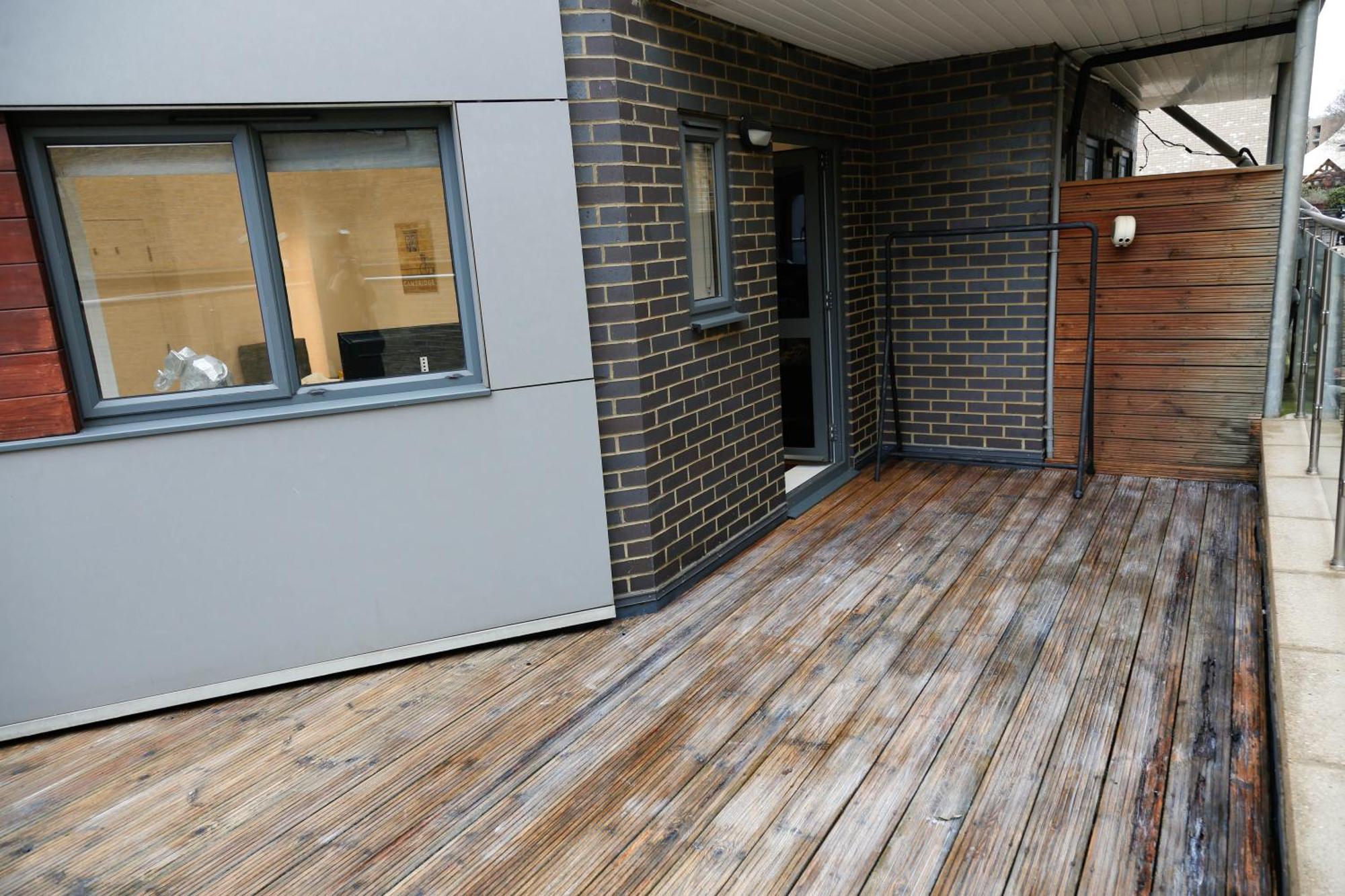 New Luxury In Location Next To Shops, Cafes, Bars & Metro Apartamento *