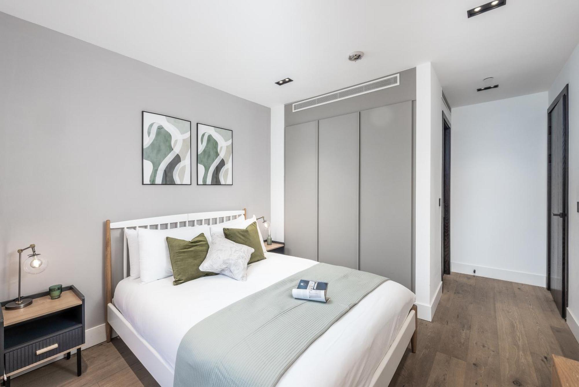 Luxury 2bed:prime Location, Min 2 Main Attractions *