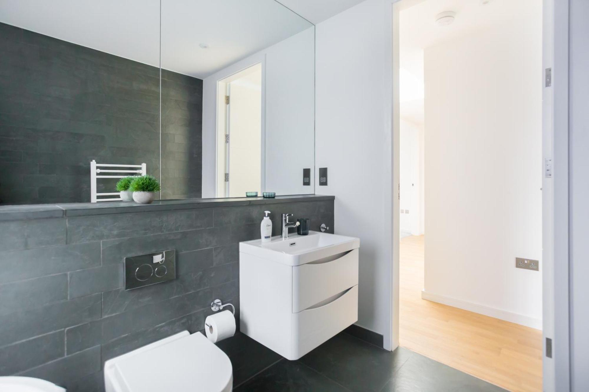 Apartment The Vale - Luxury London