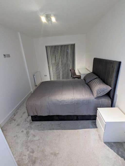 New Lux 1 Or 2 Bed Flats + Car Park + 5min Tube + Fast Wifi Appartement Londen