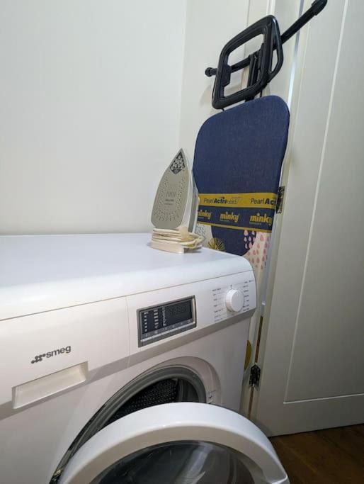 New Lux 1 Or 2 Bed Flats + Car Park + 5min Tube + Fast Wifi * Londen