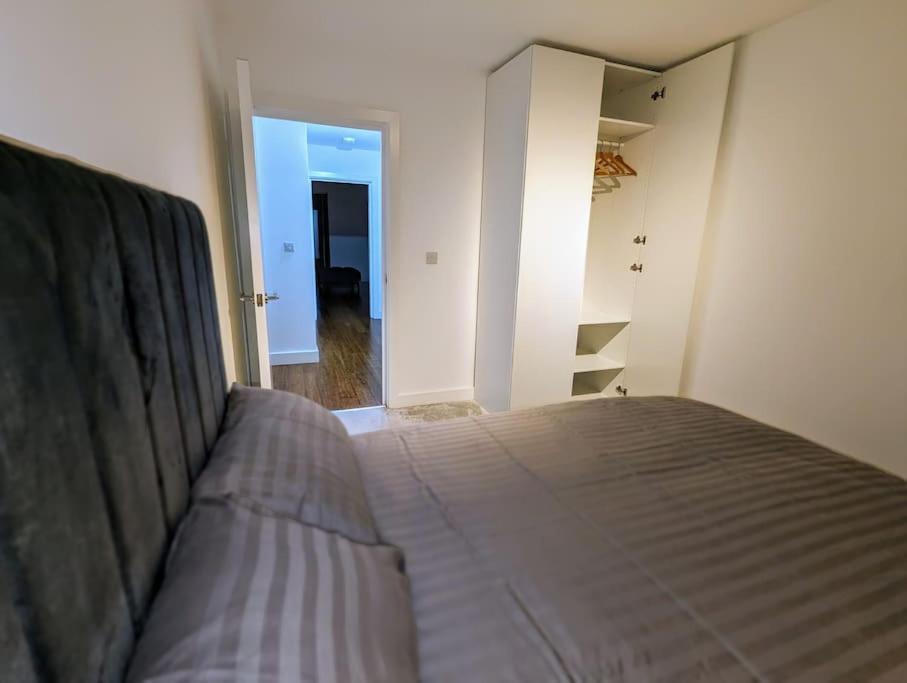 New Lux 1 Or 2 Bed Flats + Car Park + 5min Tube + Fast Wifi Appartement