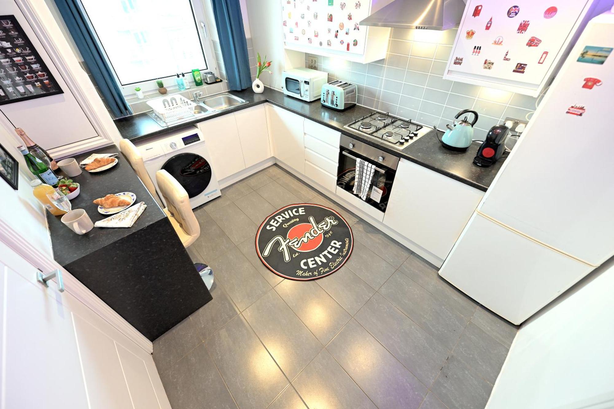 Superb 4 Bedroom Flat In The Heart Of Camden Town * Londres