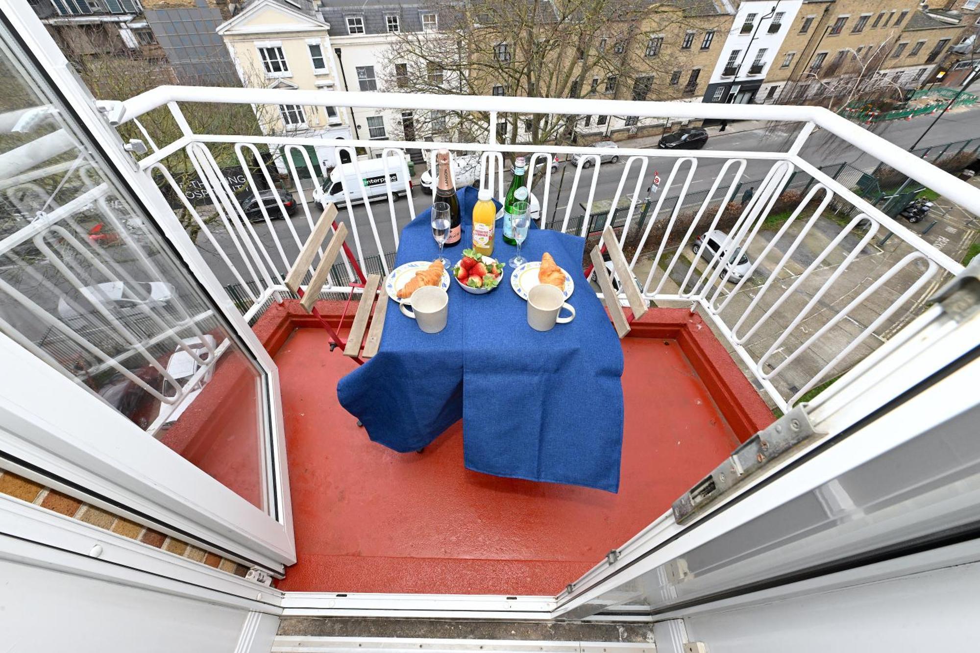 Superb 4 Bedroom Flat In The Heart Of Camden Town Londres