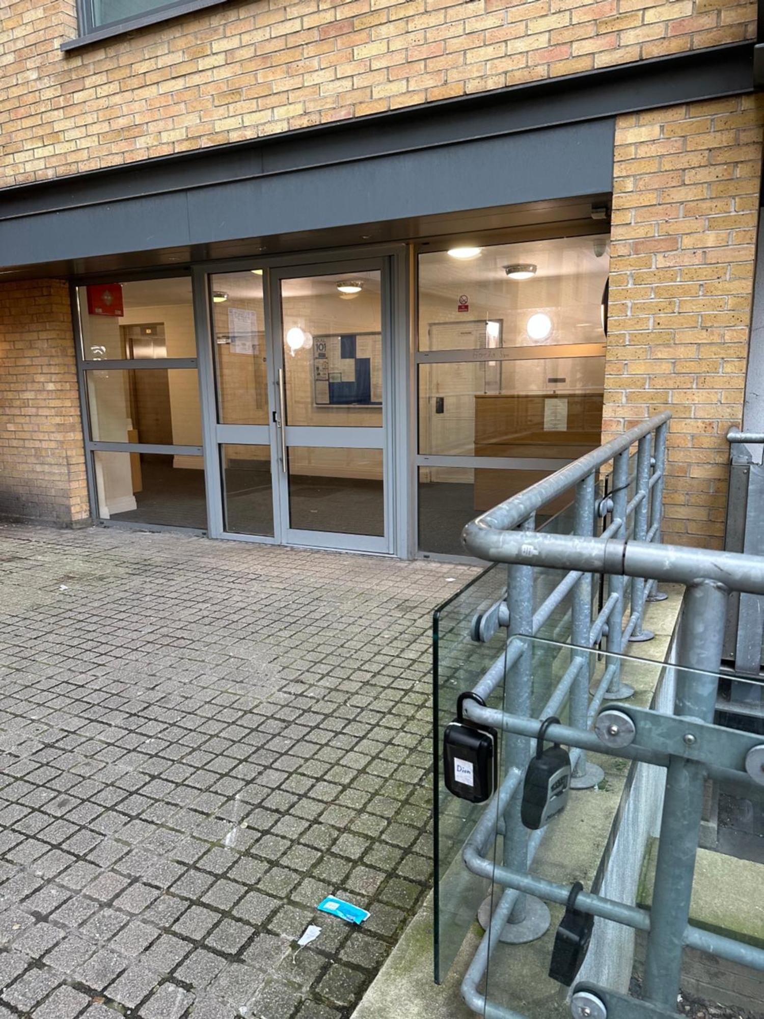 Entire Flat In Ealing