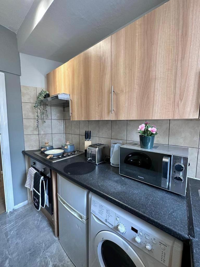 Light Budget Studio On Edgware Road, Apartamento