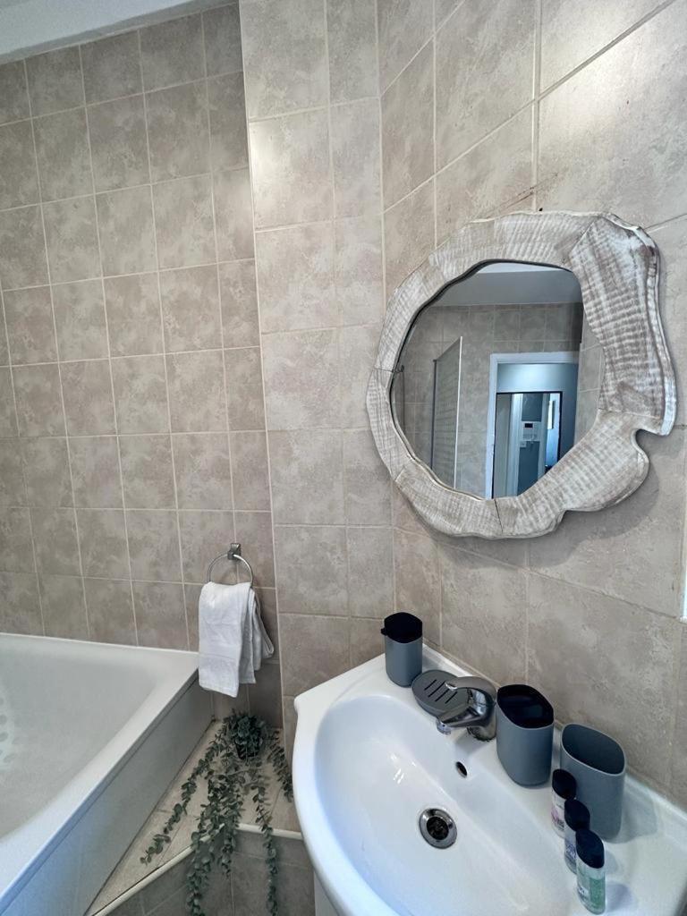 Light Budget Studio On Edgware Road, Apartamento *