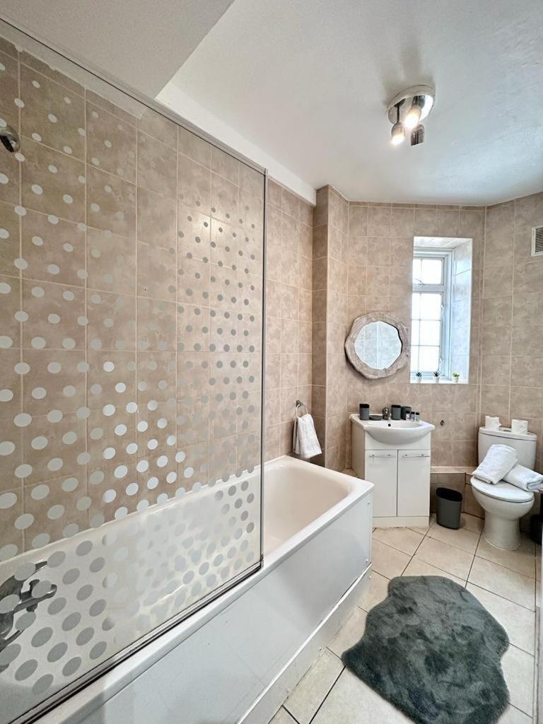 Apartamento Light Budget Studio On Edgware Road, Londres