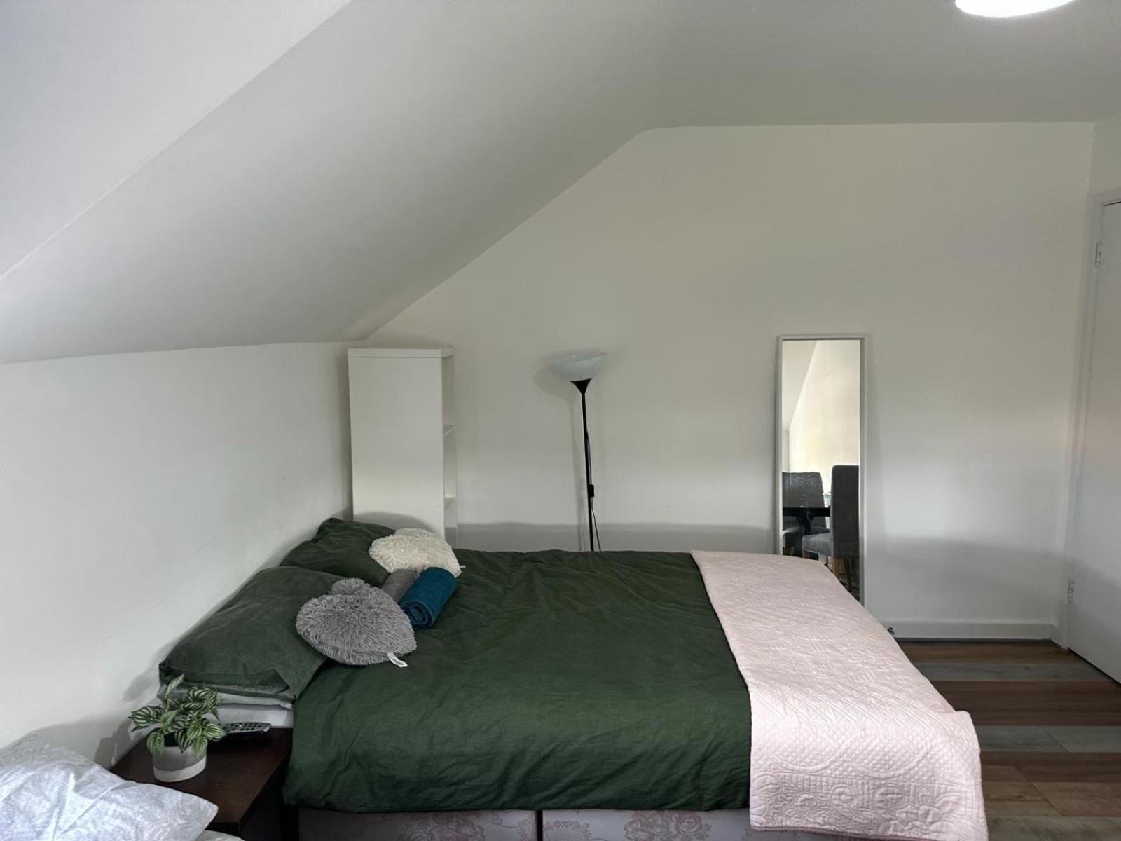 Charming 6-bed In Wembley Area Apartamento *