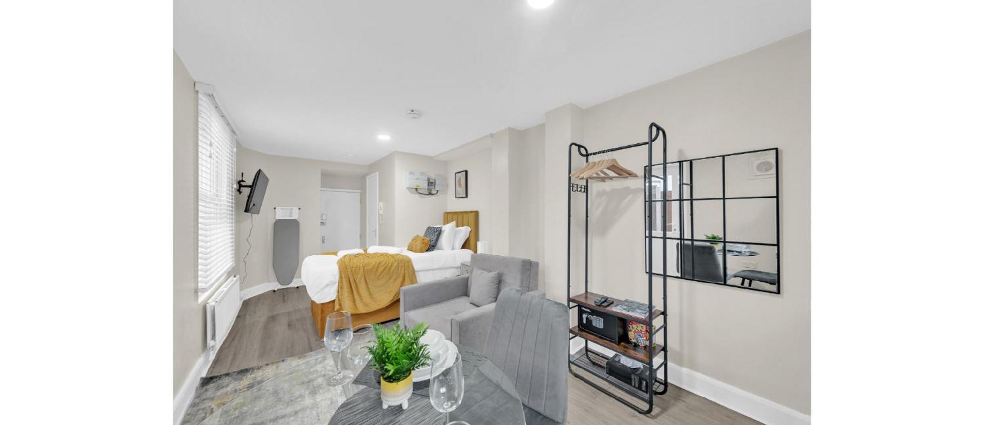 Glimmering Comfort: Spacious For 3! Appartement *