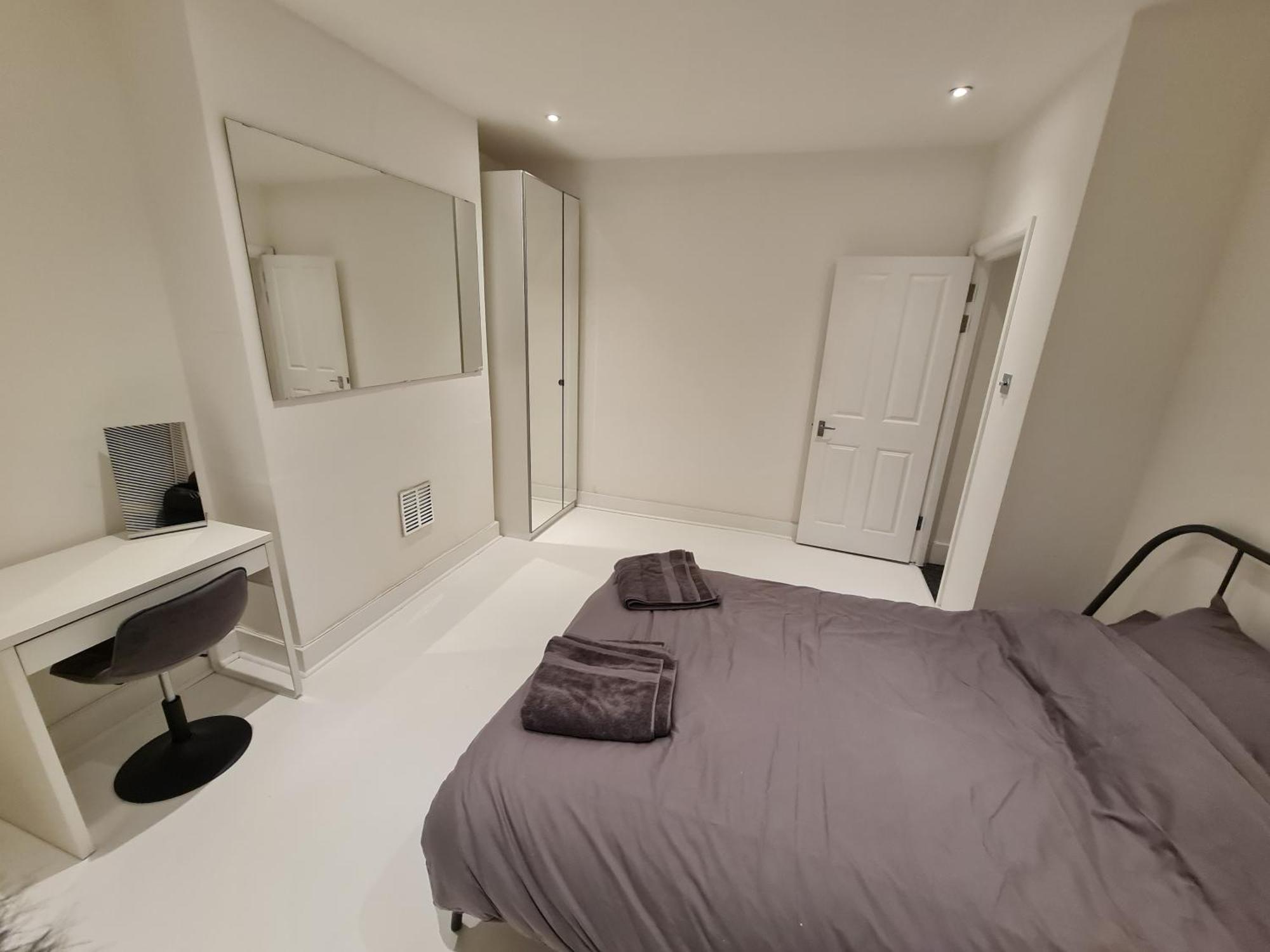 Apartment Leyton Park Place London