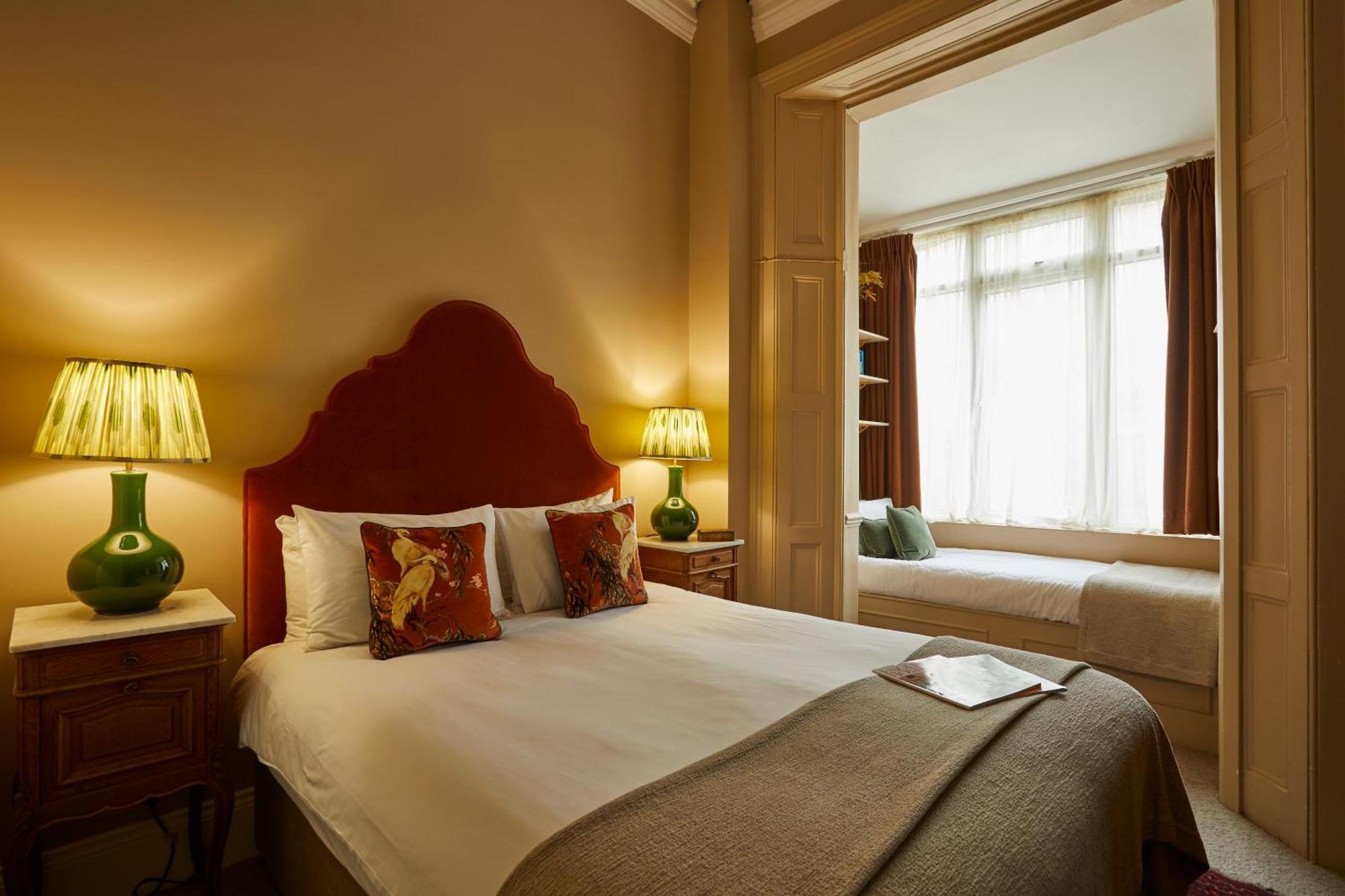 Georgian House Hotel 4*