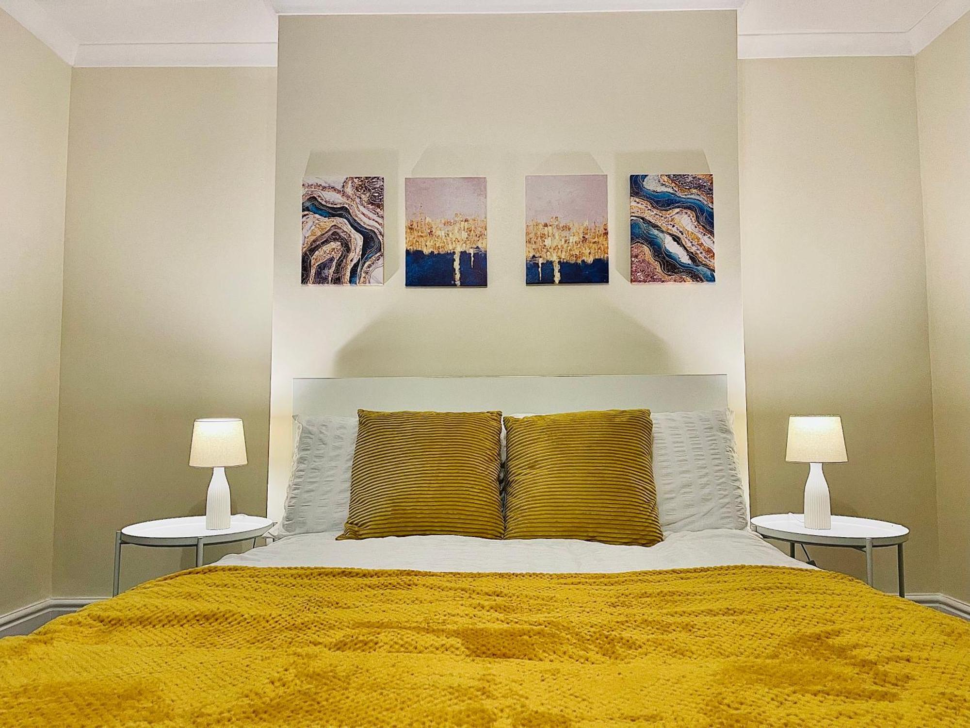 2 Bedroom Flat In Apartamento *
