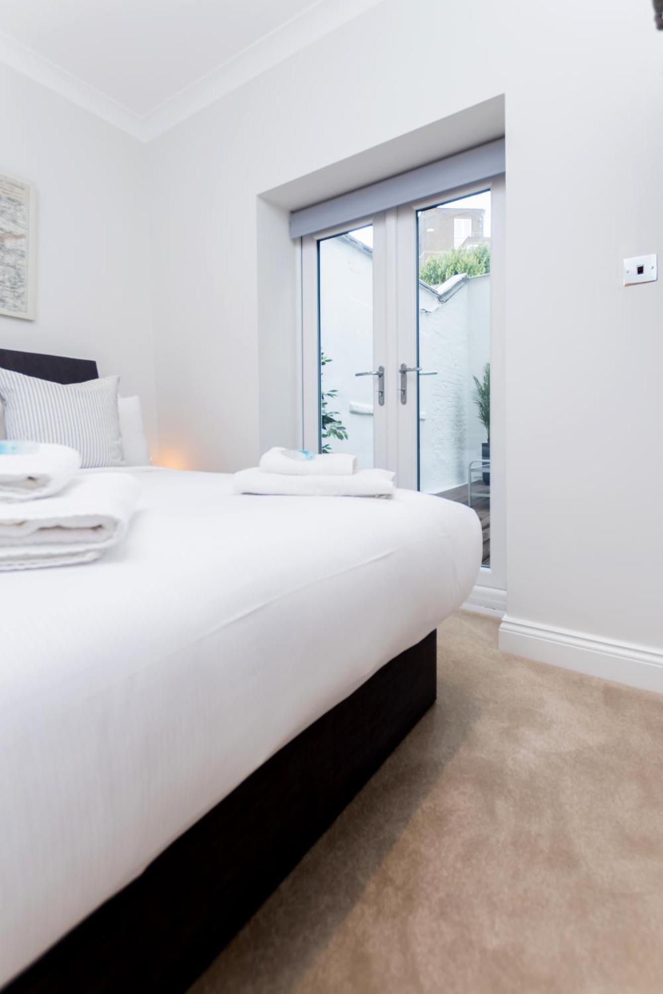 Vibrant 1br Apt Wprivate Decked Garden, Fast Wifi Appartement
