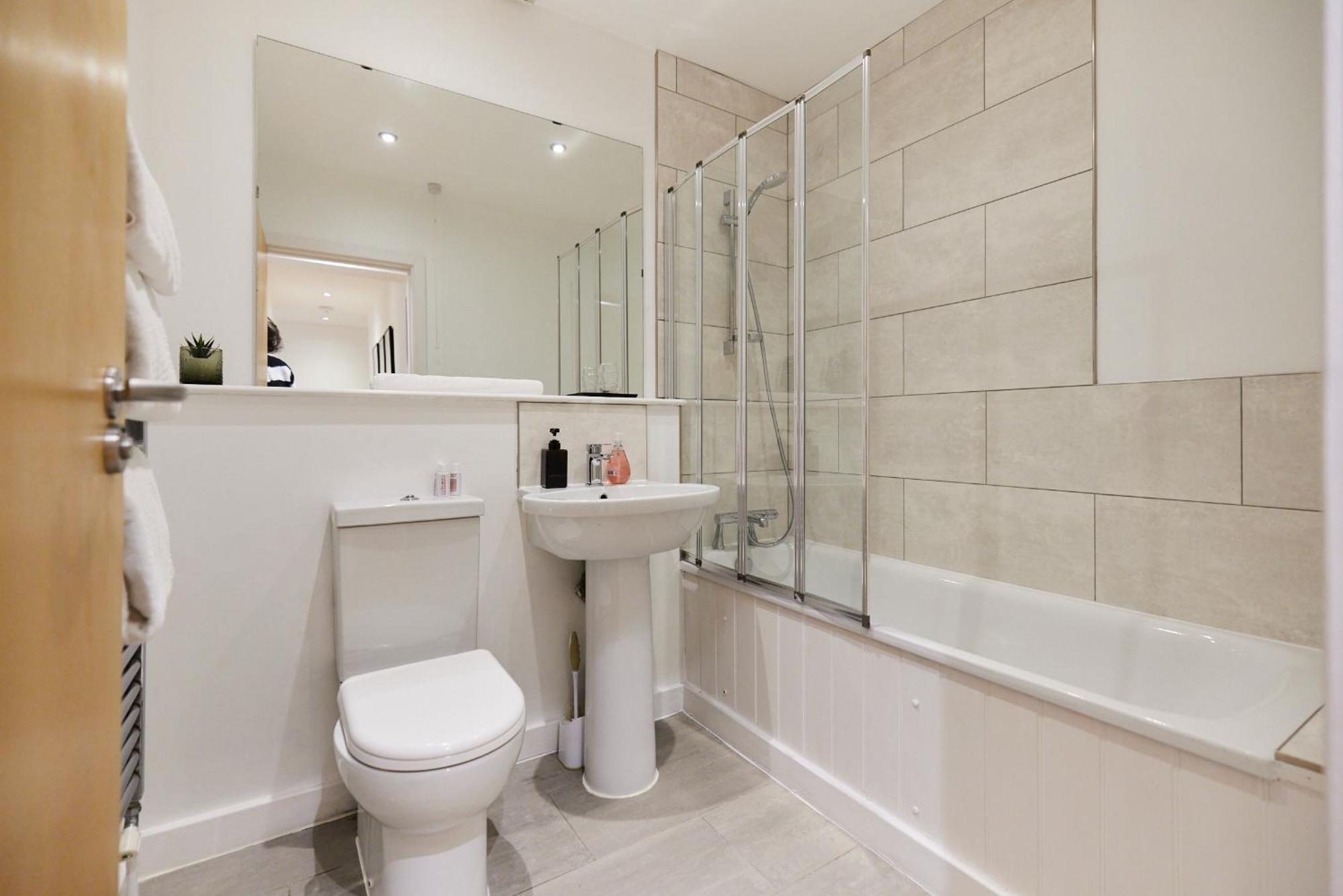 The Putney Escape - Trendy 2bdr Flat With Terrace + Parking Apartamento