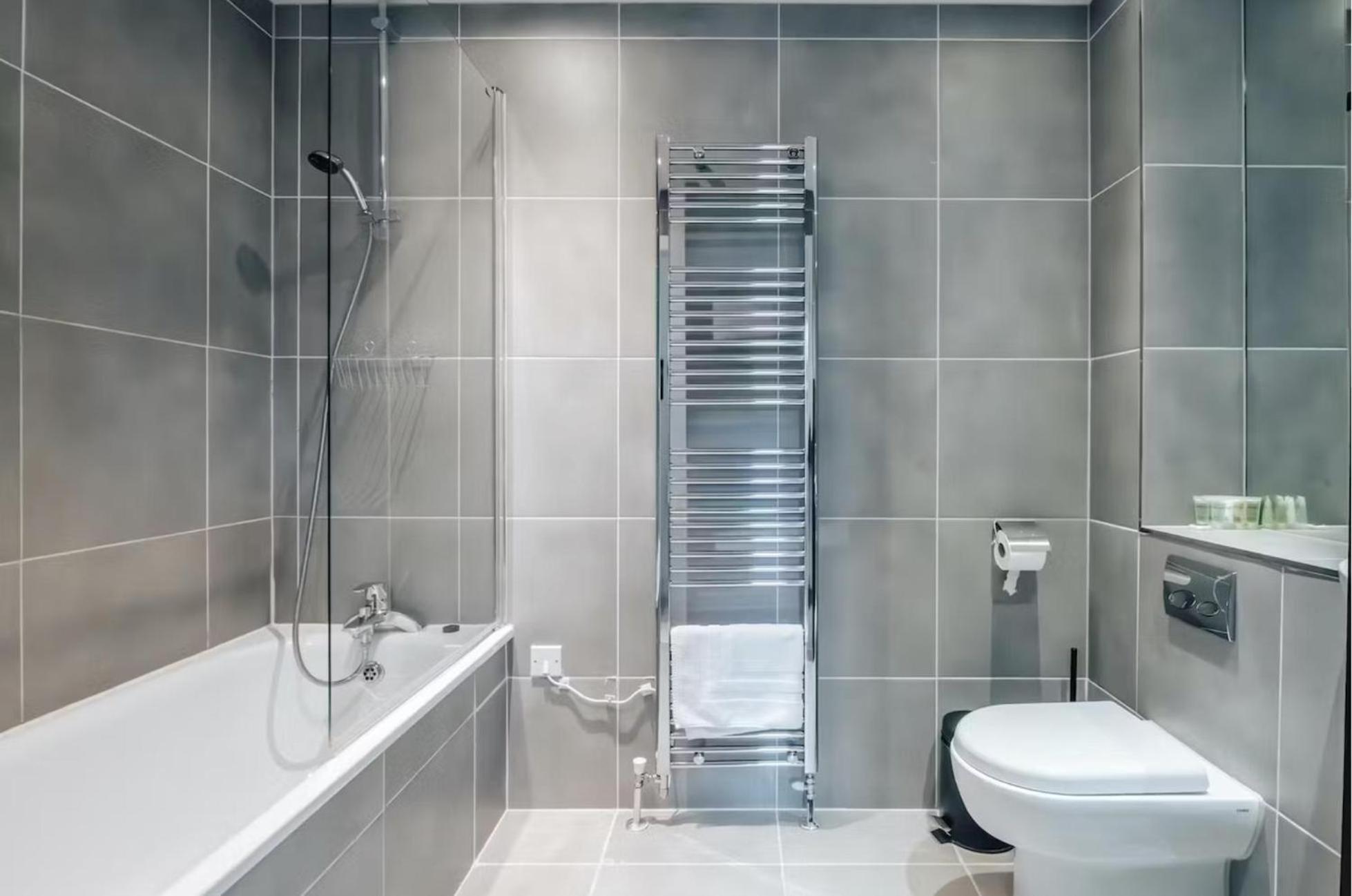 Stunning 2-bed & Balcony In Notting Hill *