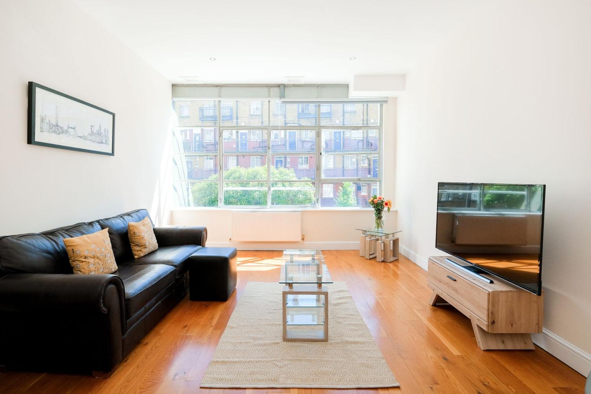 Lovely 2 Bed Flat In Canal Side Gated Development *