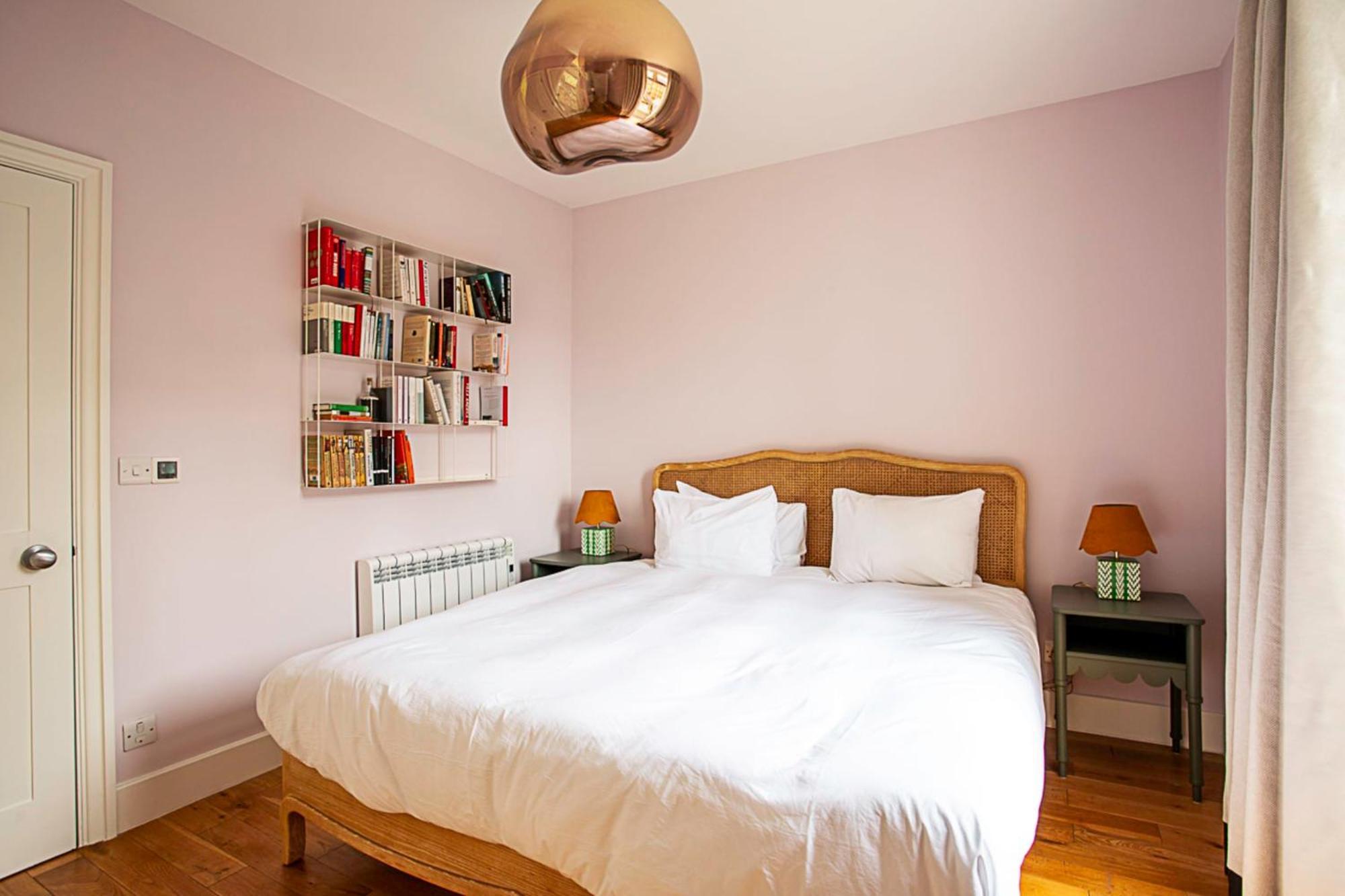 Chic Gunter Grove Flat - Retreat Apartment London