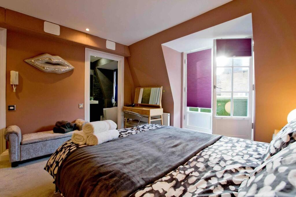 3 Bedroom Modern Townhouse * Londres