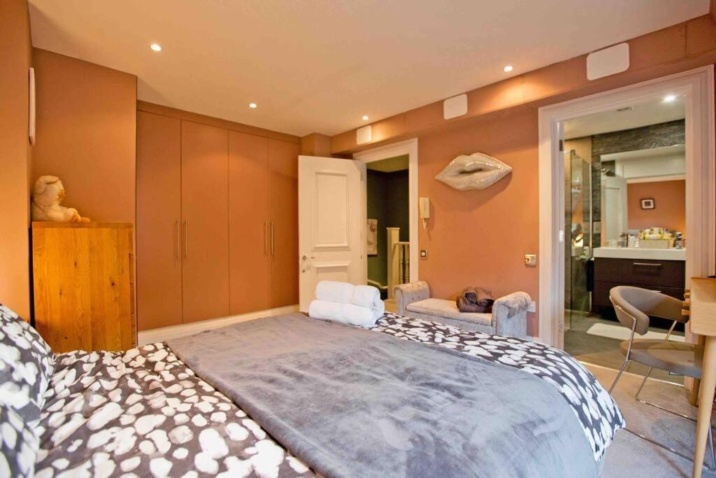 3 Bedroom Modern Townhouse * Londres