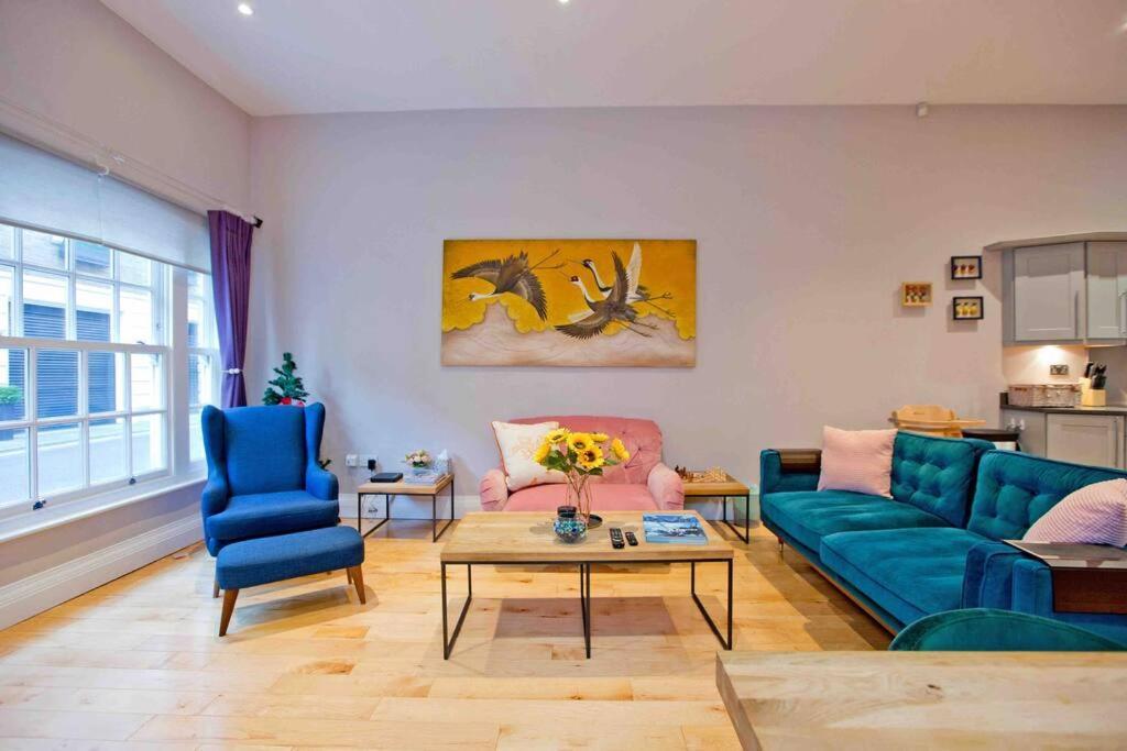 3 Bedroom Modern Townhouse * Londres