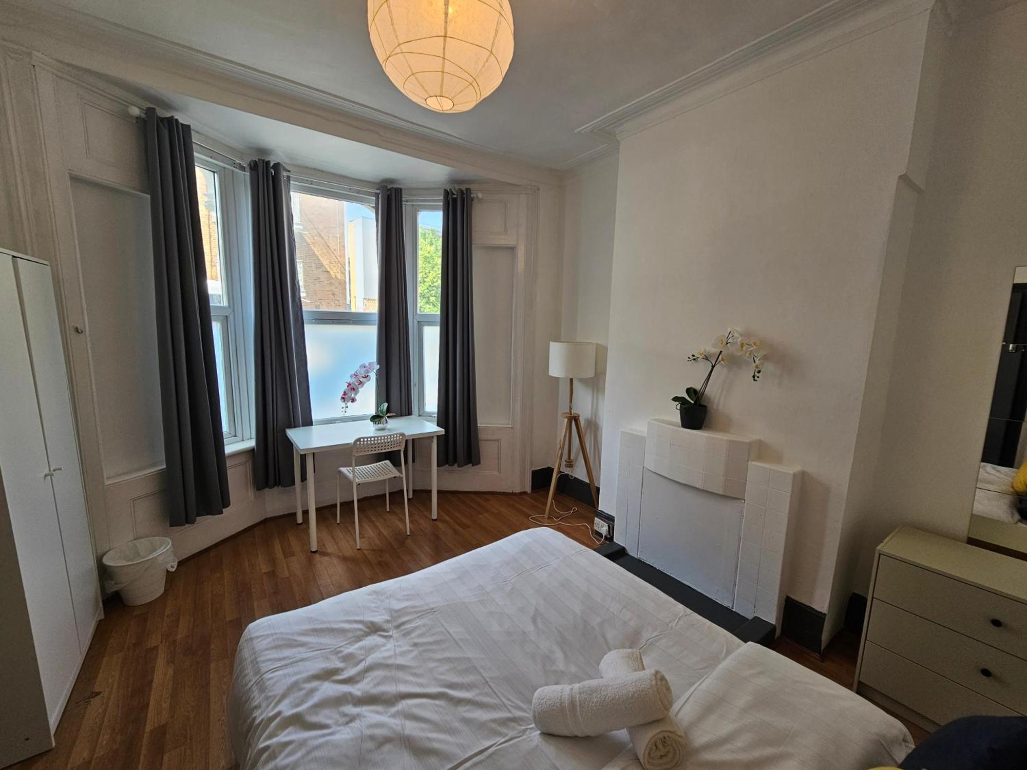 Homestay Family Near Queen Mary College *