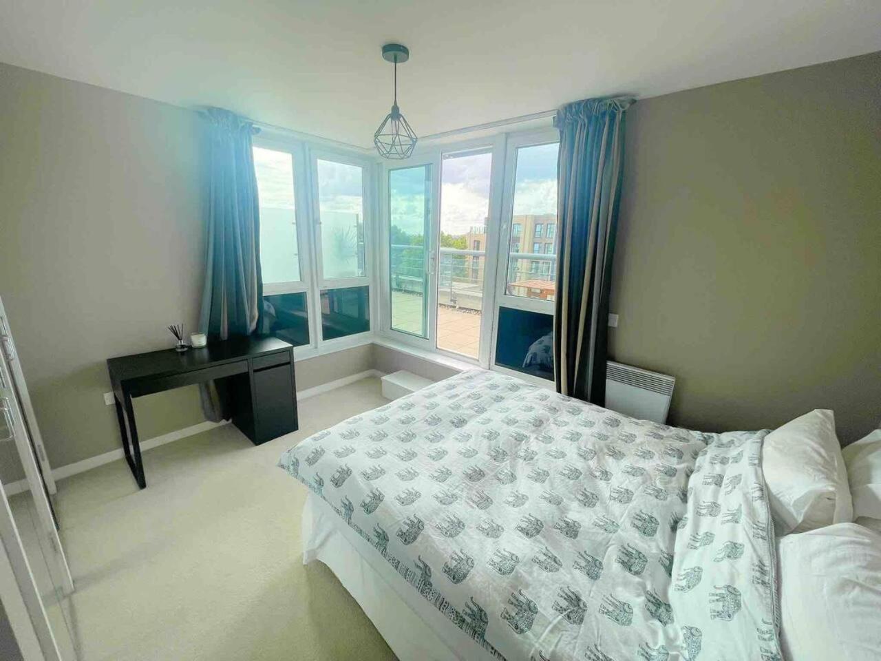 Appartement Captivating 1-bed In *