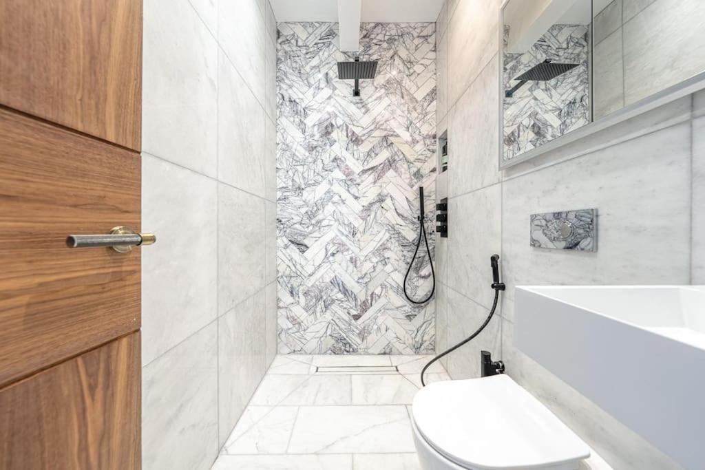 Central London Apartment *