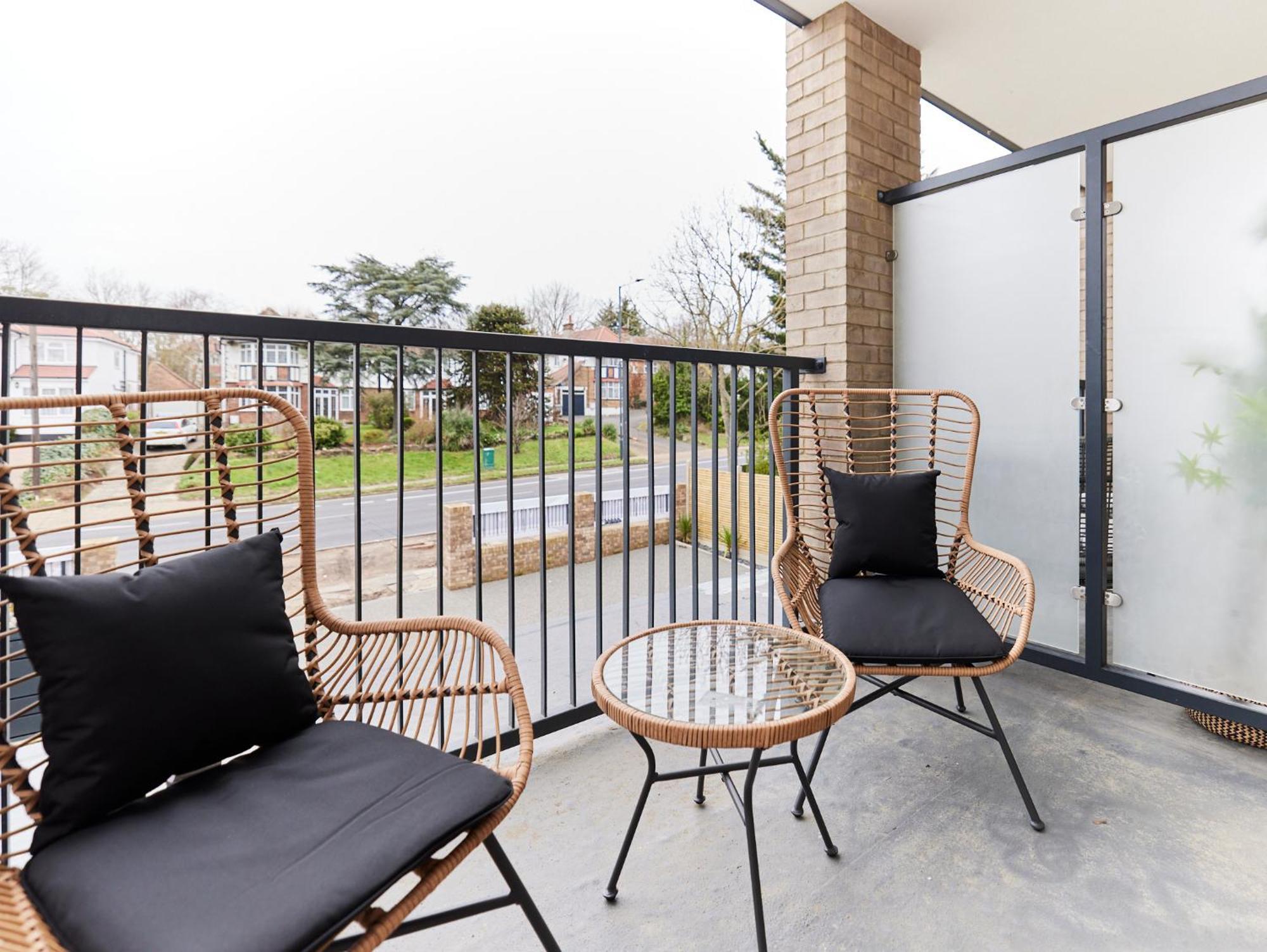The Wembley Park Wonder - Charming 2bdr Flat With Balcony Apartment London