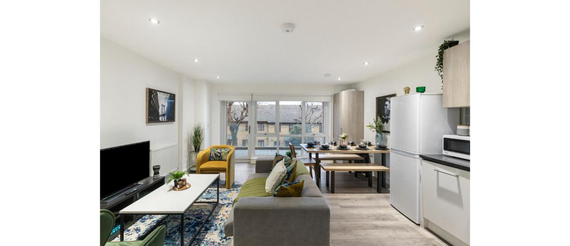 A Splash Of Color: Spacious & Funky 3-br Flat Londres