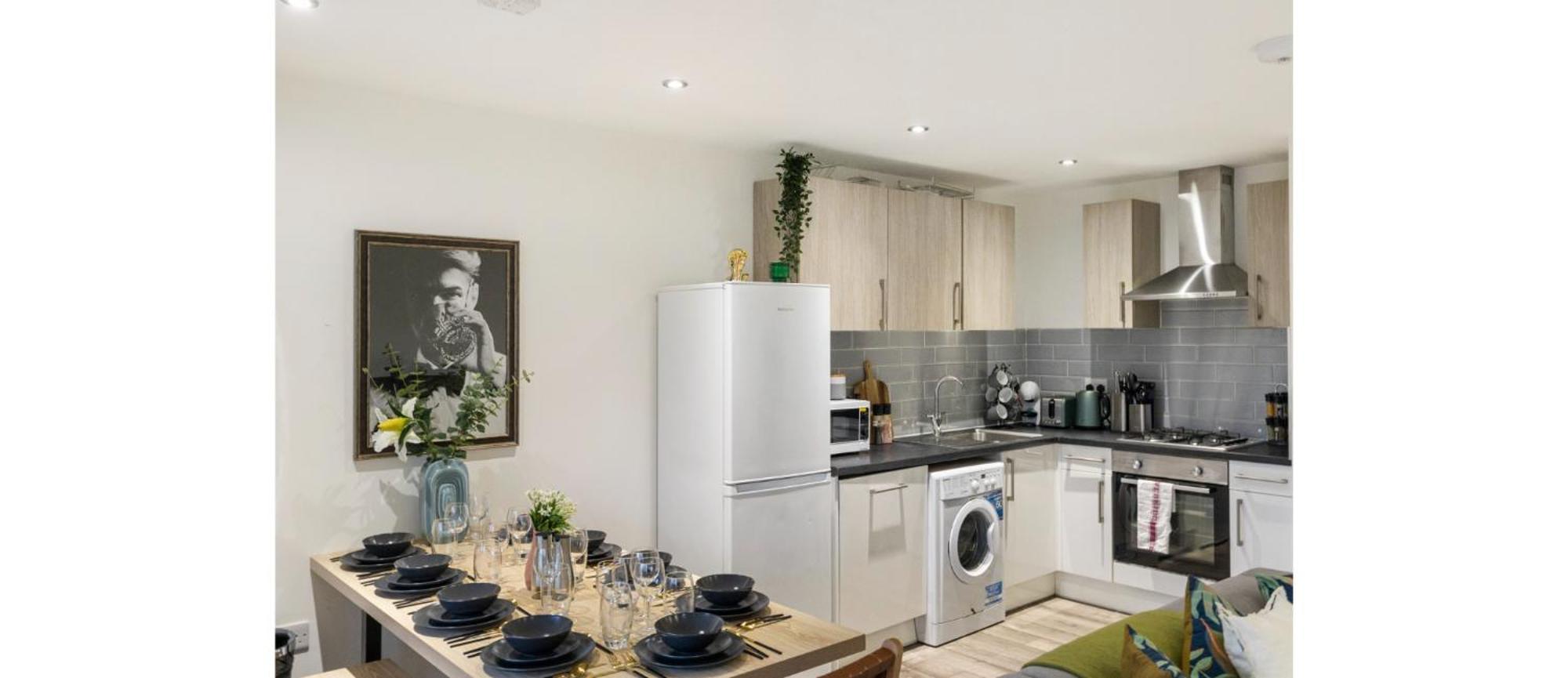 A Splash Of Color: Spacious & Funky 3-br Flat Londres