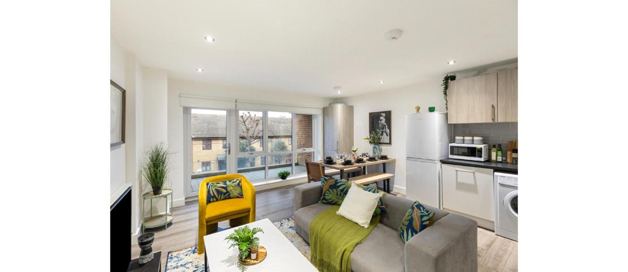 A Splash Of Color: Spacious & Funky 3-br Flat Londres