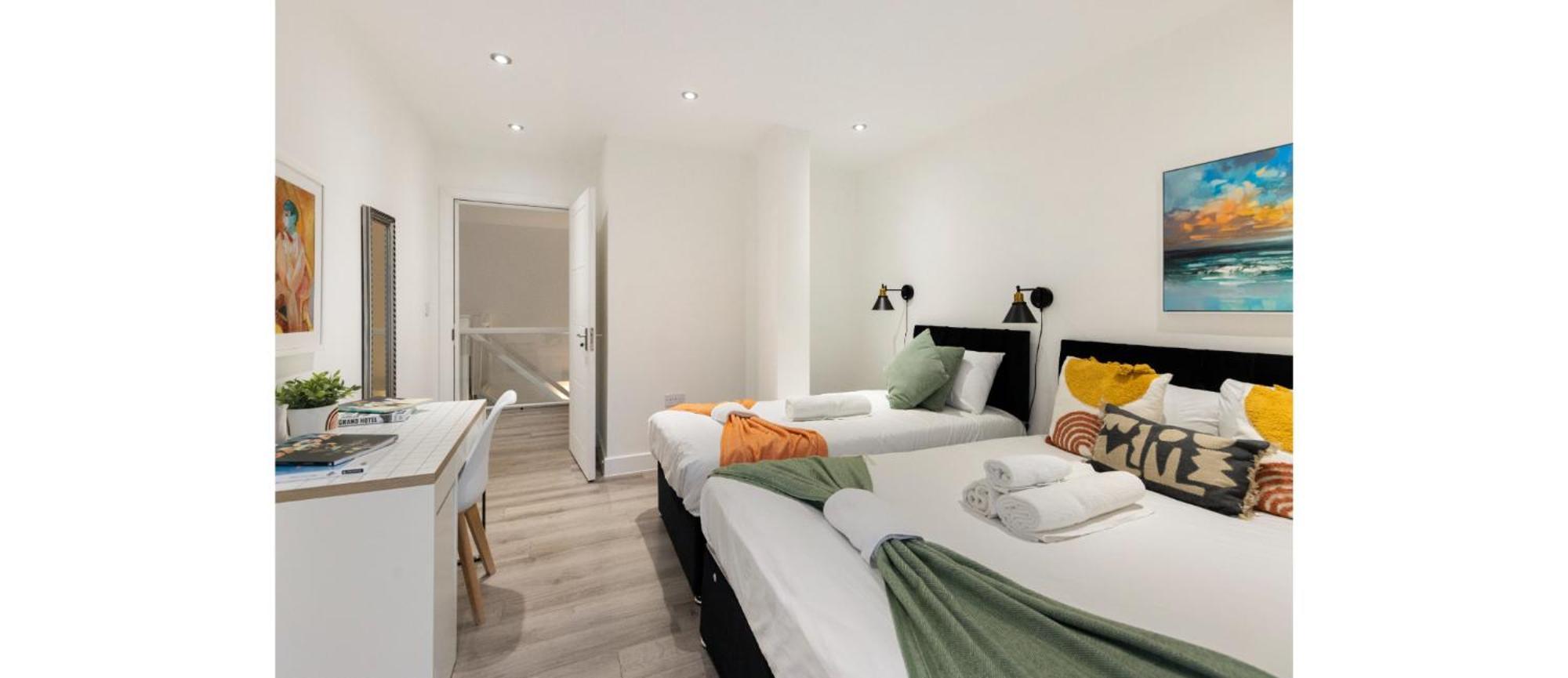 Appartement A Splash Of Color: Spacious & Funky 3-br Flat *