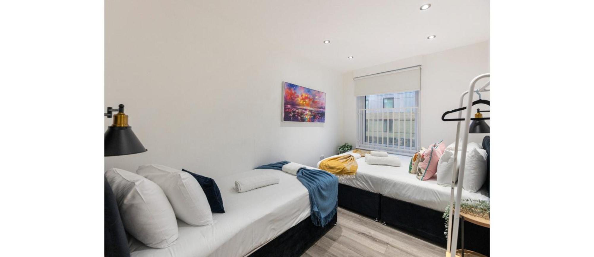 Appartement A Splash Of Color: Spacious & Funky 3-br Flat