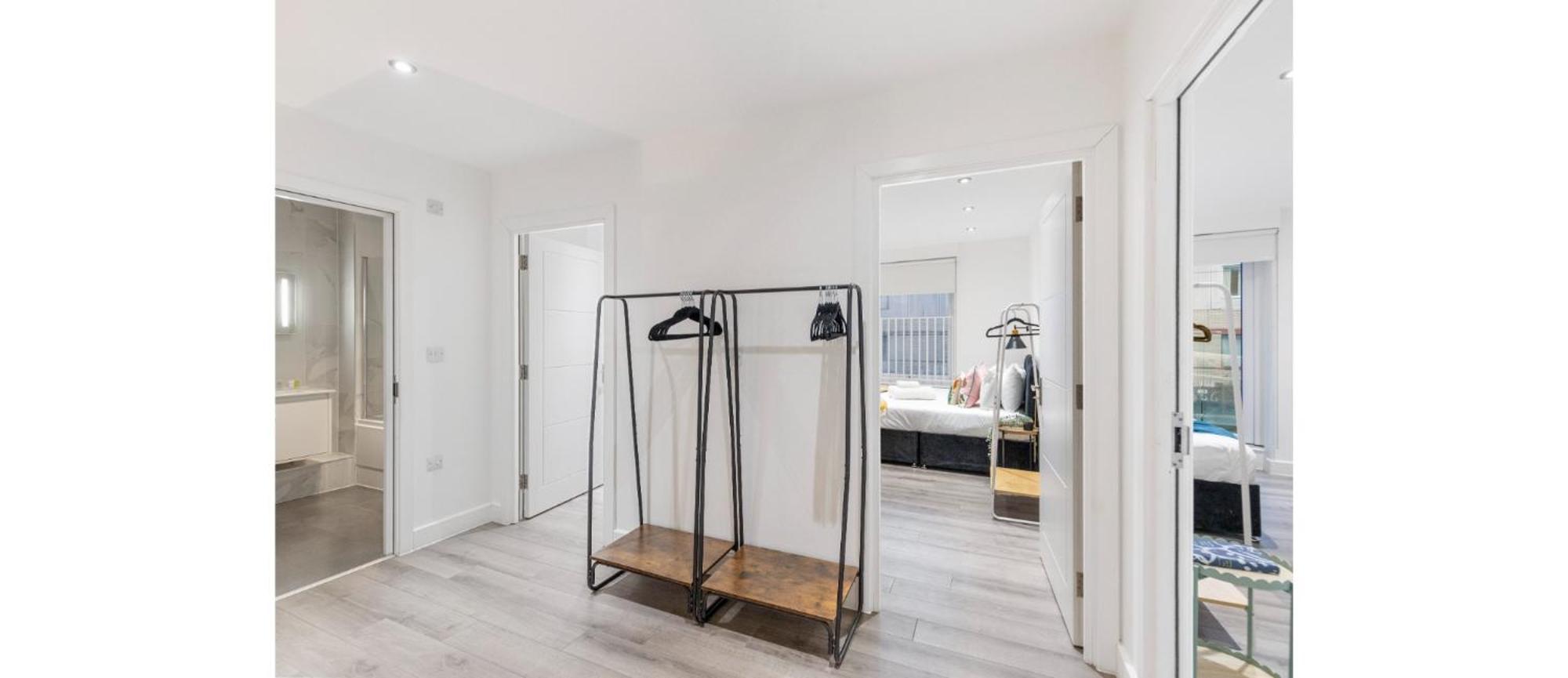 Appartement A Splash Of Color: Spacious & Funky 3-br Flat *