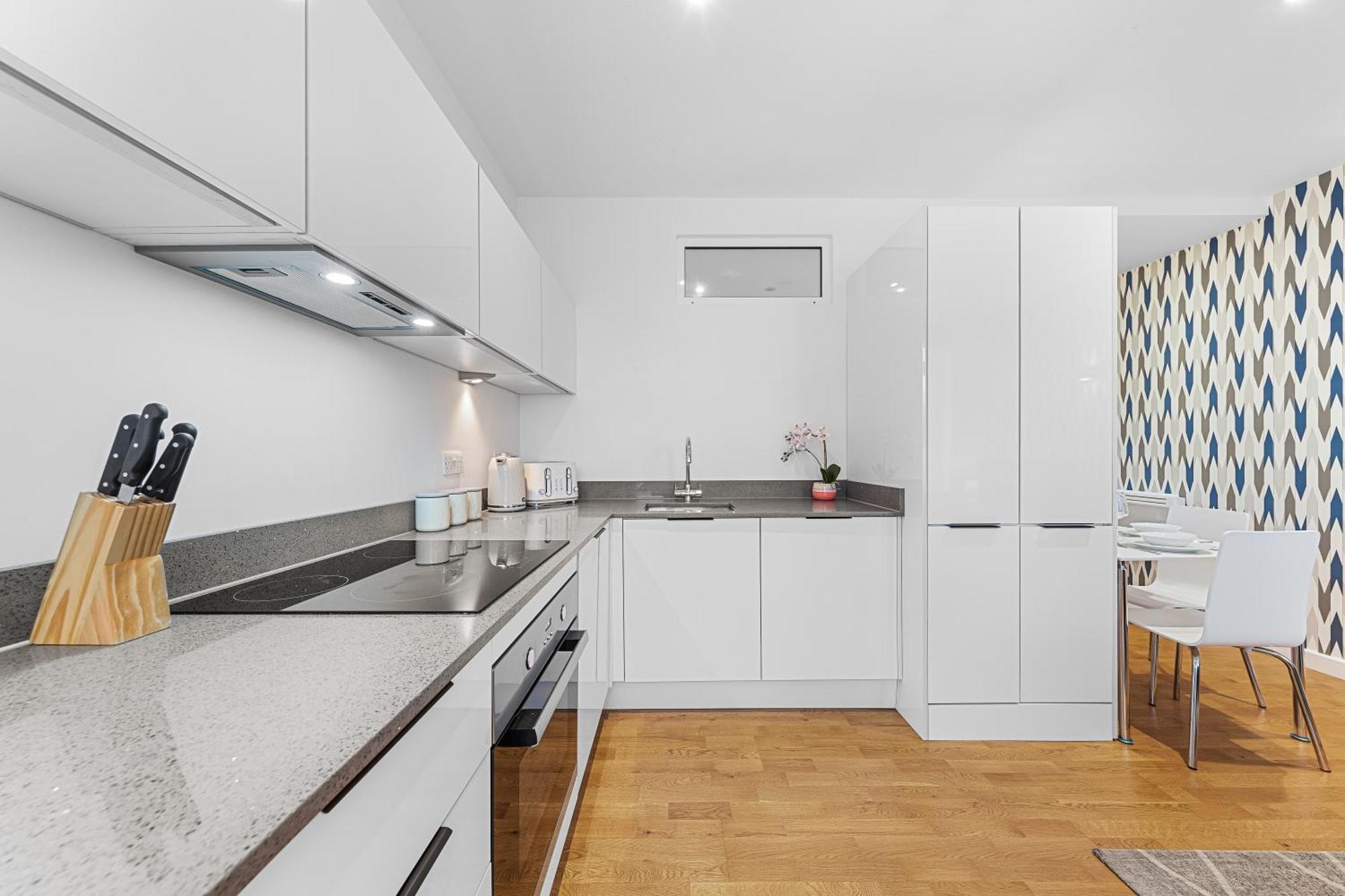 Modern One Bedroom Flat - Near Heathrow, Windsor Castle, Thorpe Park - Staines Tw18 Londres